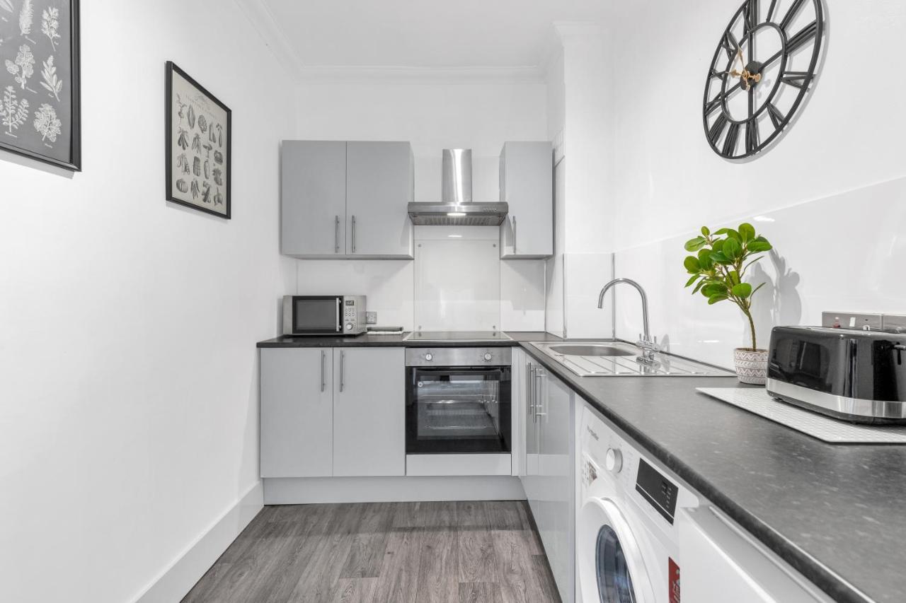 Modern Two Bedroom Apartment With Free Parking! Londýn Exteriér fotografie